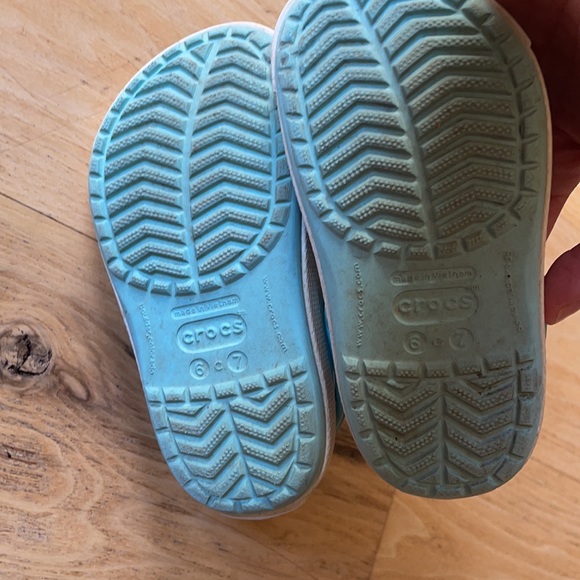 Crocs size 6/7 - Picture 5 of 5